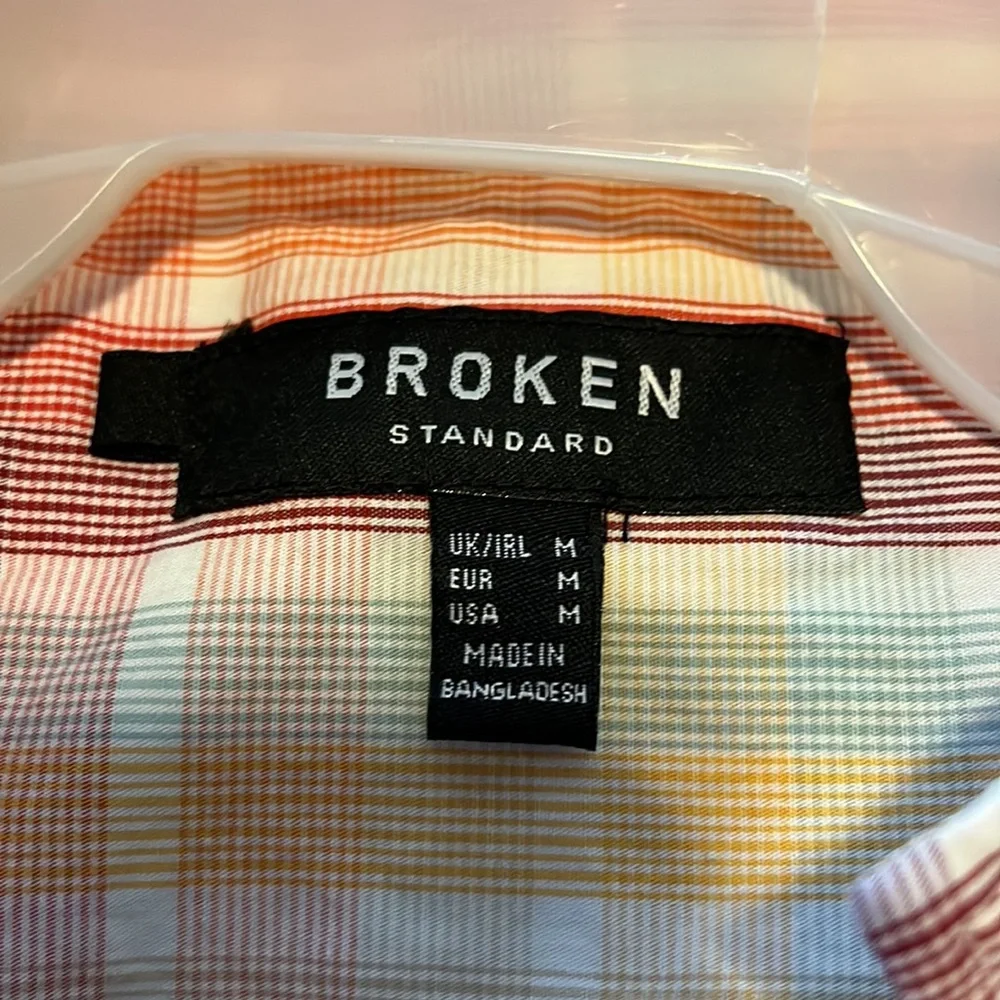 🔥Multi colored Short Sleeved Button Down🔥 - Picture 3 of 5